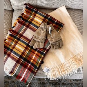 NWT / NWOT 2 Pack Scarves / 1 pair Knit Fingerless Gloves